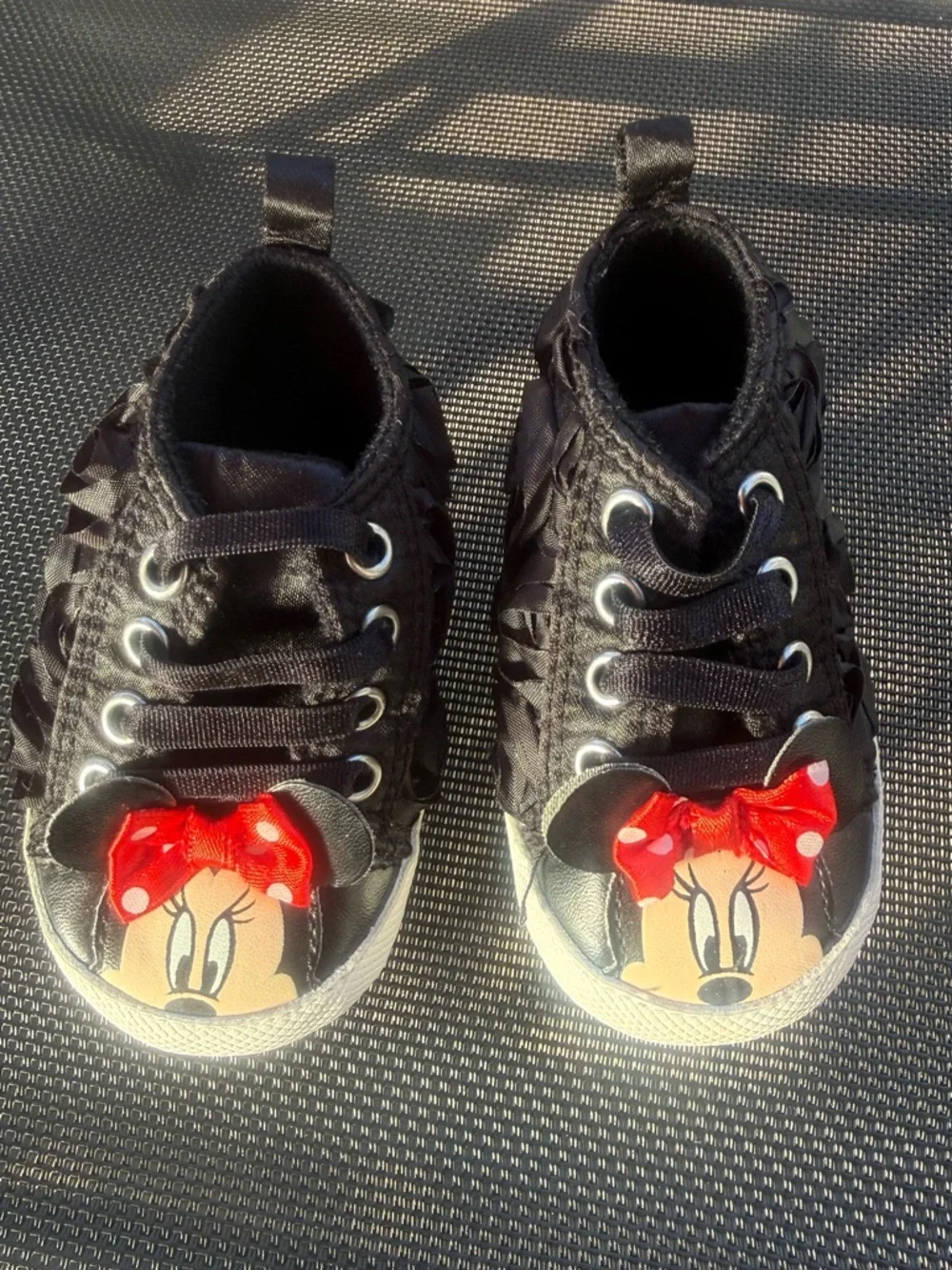 Disney Minnie Mouse Baby Soft Crib Shoes Hightop Sneakers Red Black Bow 6-9 mos